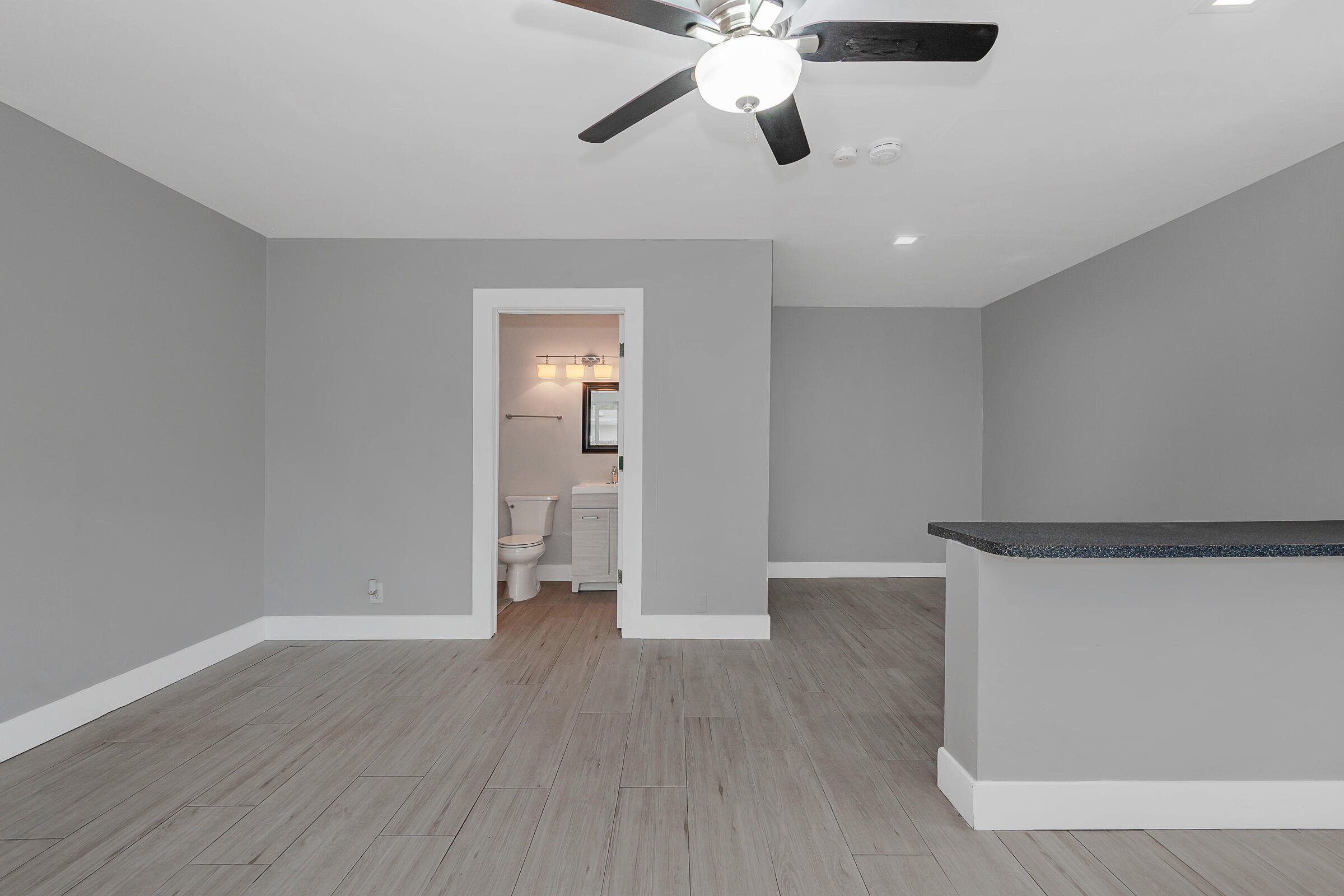 TROPICAL MANORS - Residential