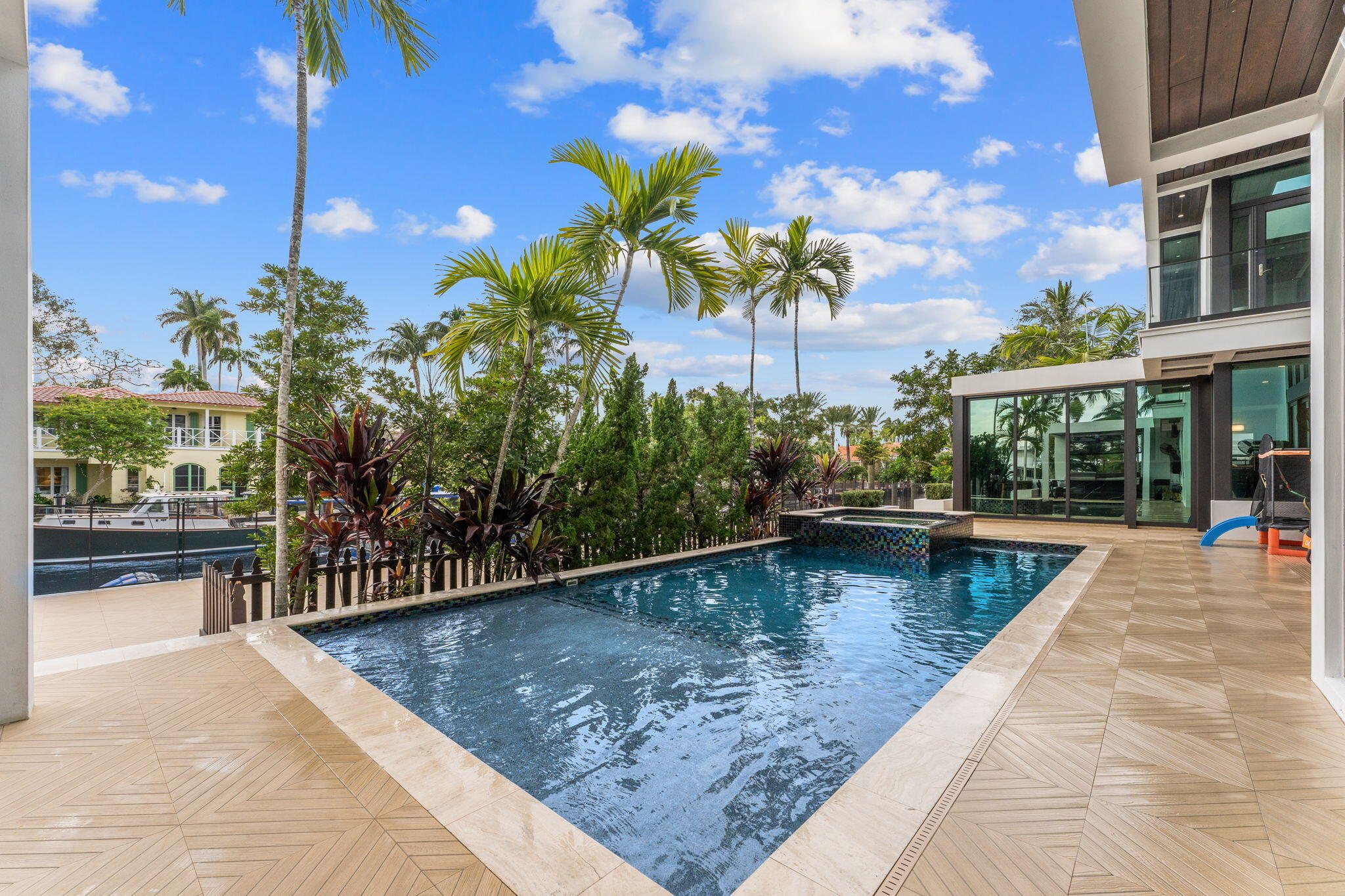 CORAL ISLES - Residential