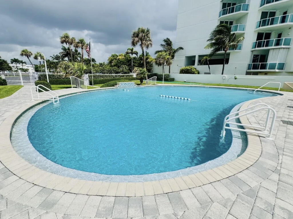 PALM CLUB CO-OP - Residential