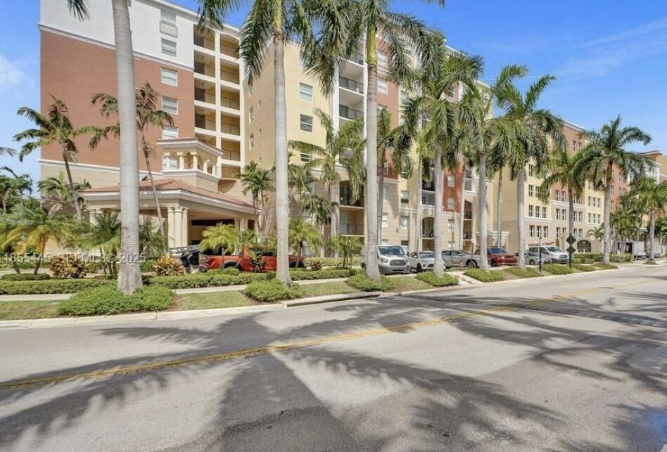 PORTO BELLAGIO CONDO - Residential