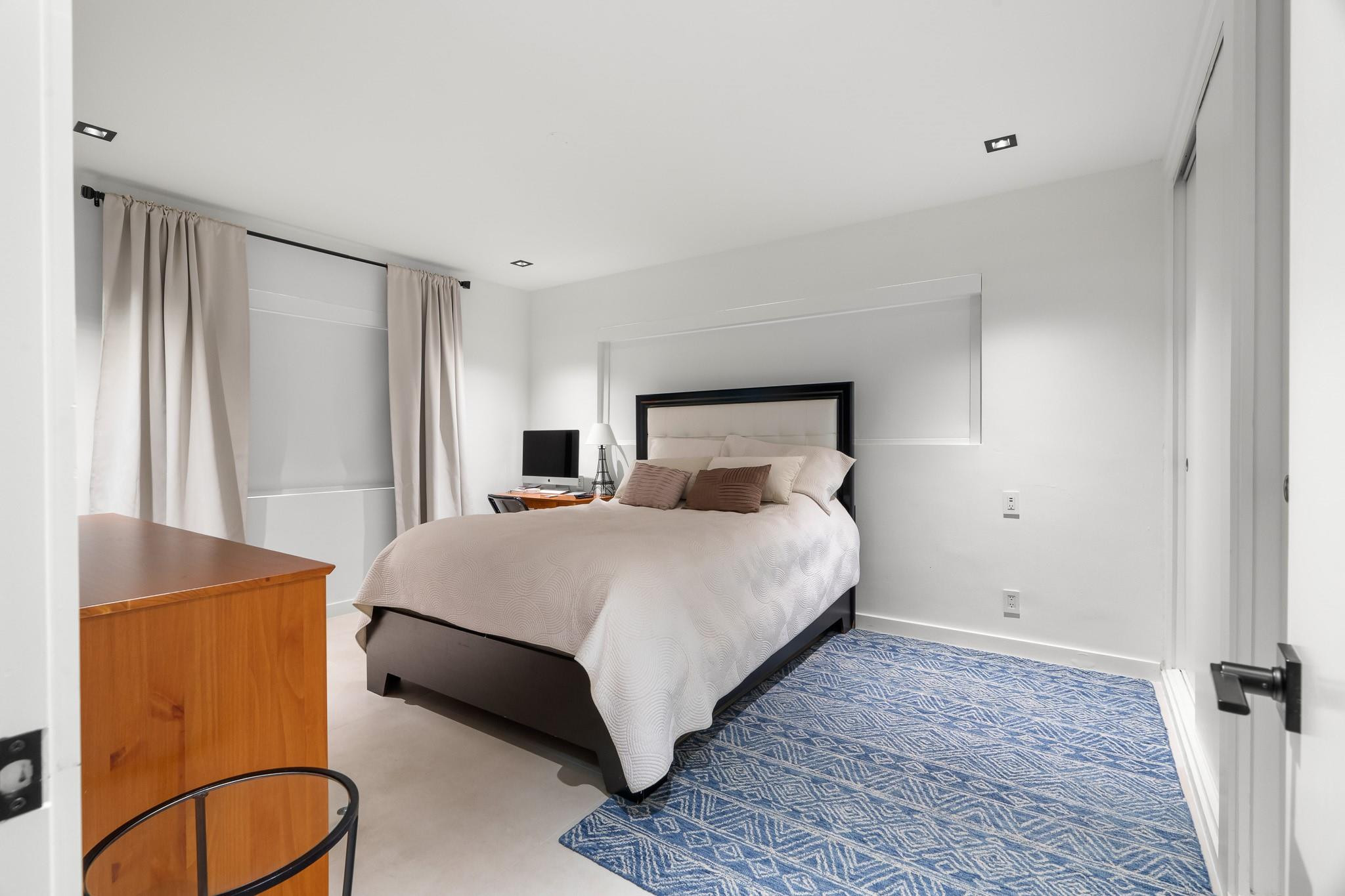 SILVER SHORES UNIT - Residential Lease