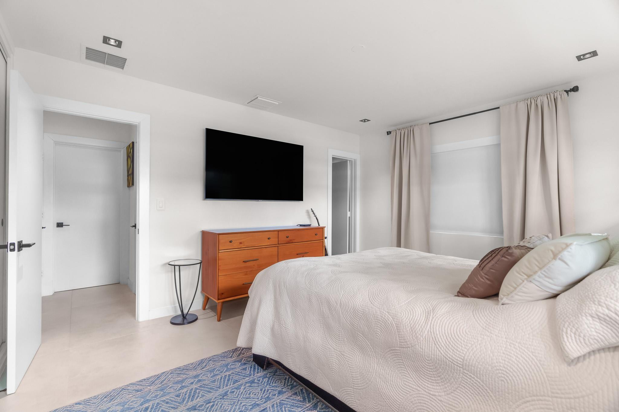 SILVER SHORES UNIT - Residential Lease