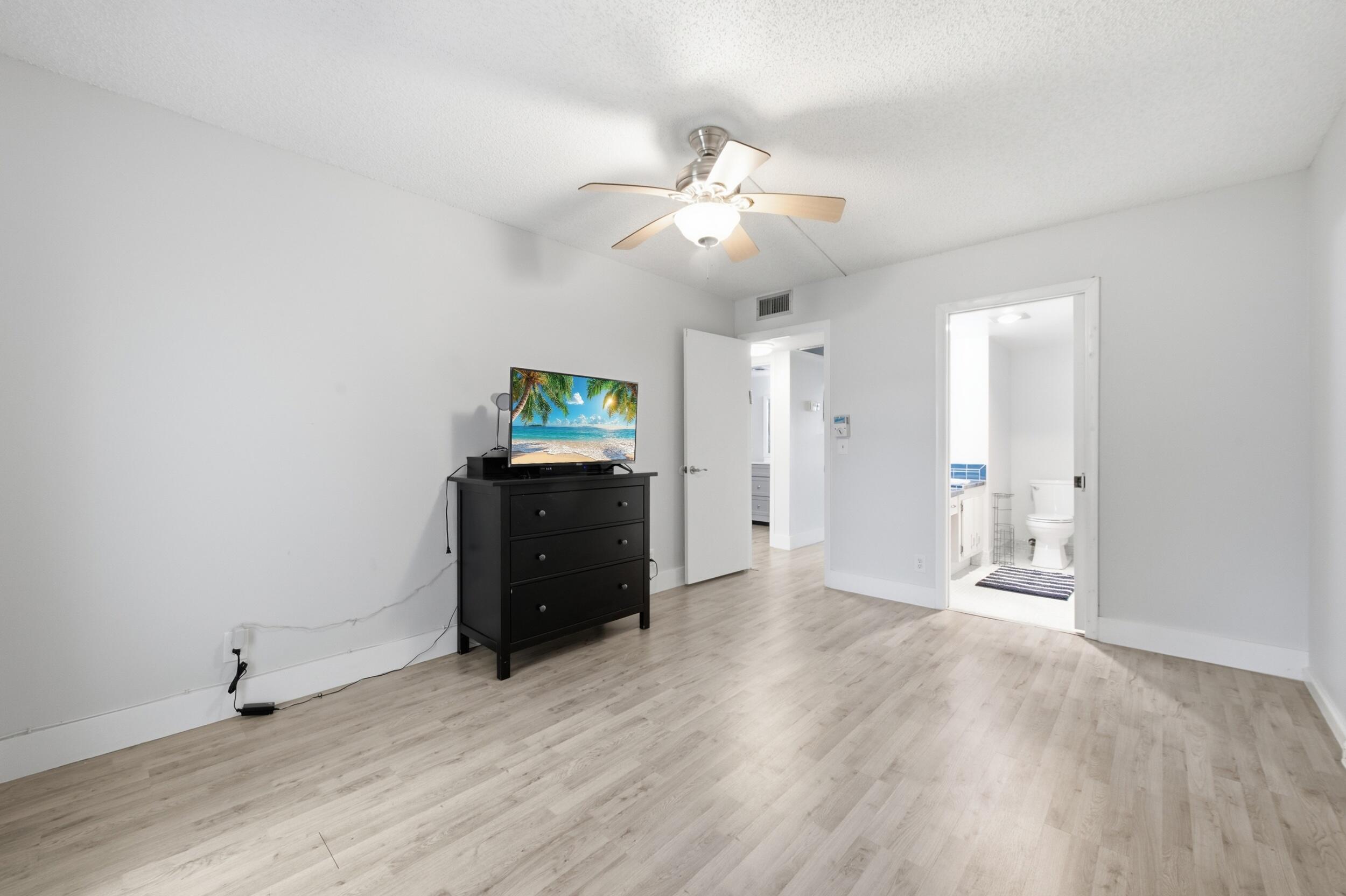 CENTURY VILLAGE/LINCOLN - Residential