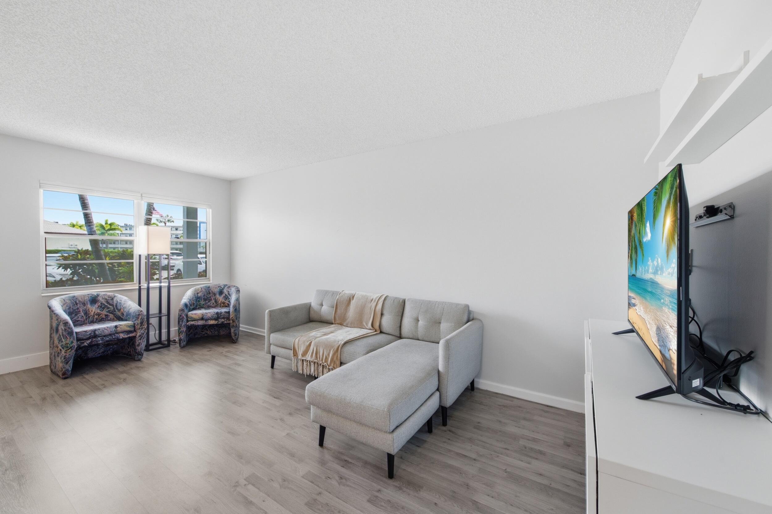 CENTURY VILLAGE/LINCOLN - Residential