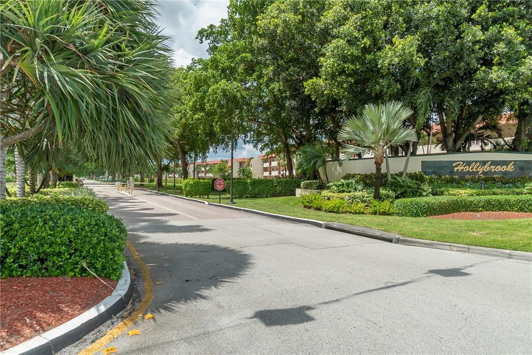 Hollybrook Golf & Tennis - Residential