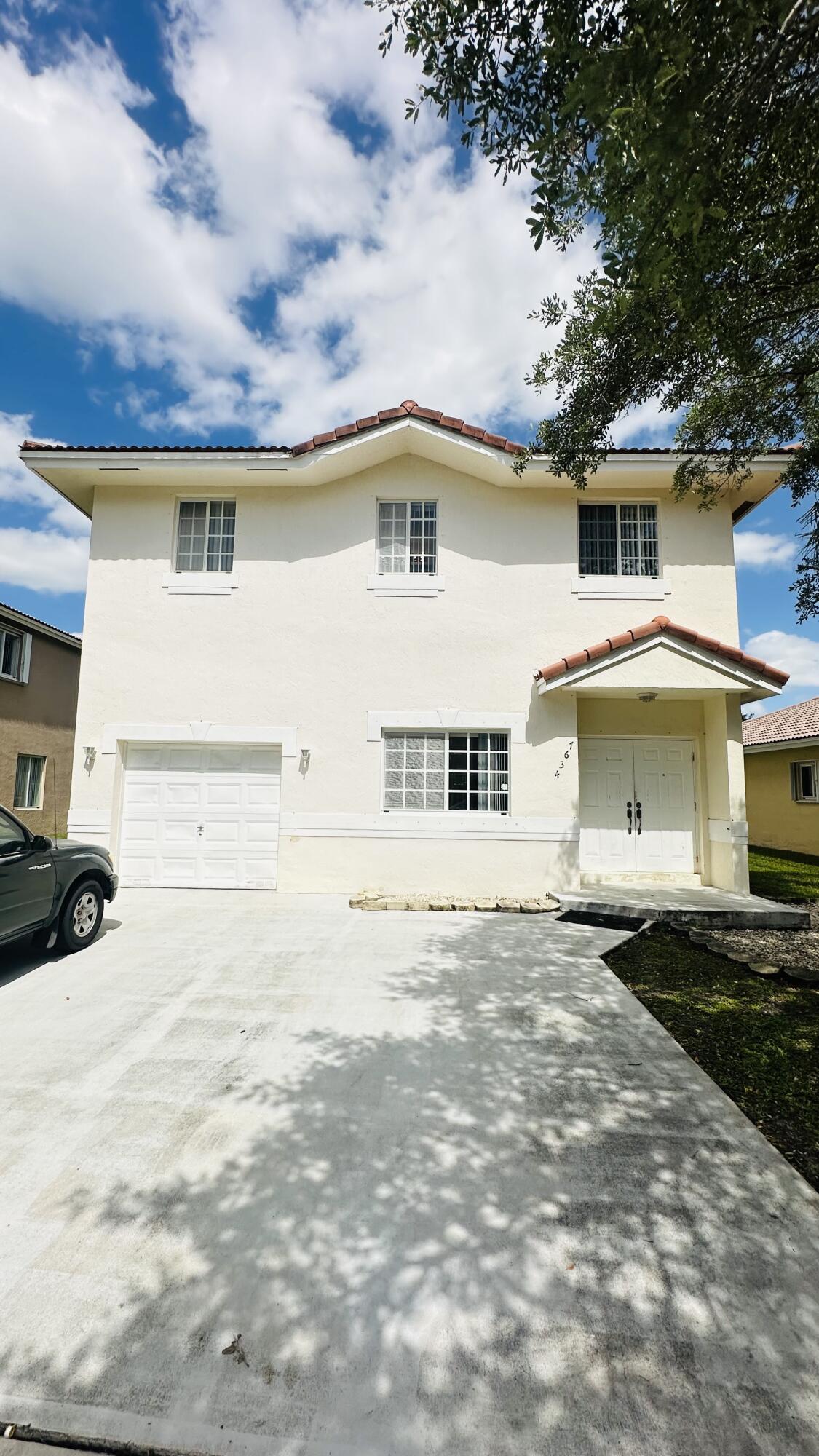 POINTE VILLAS - Residential
