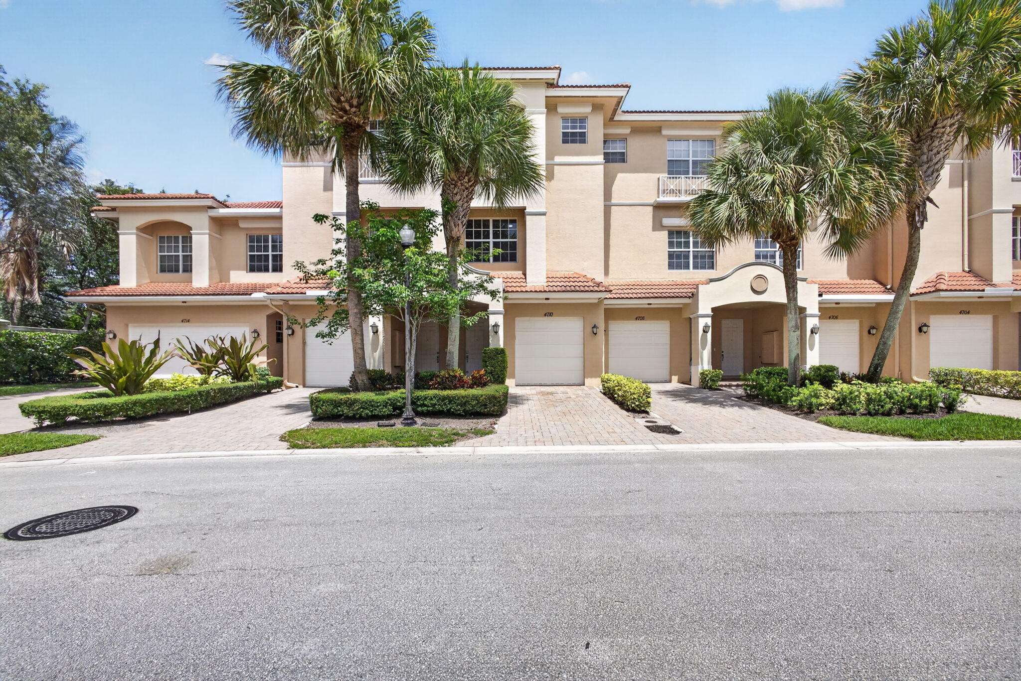 CIELO TOWNHOMES AT SHOPS OF DONALD ROSS - Residential
