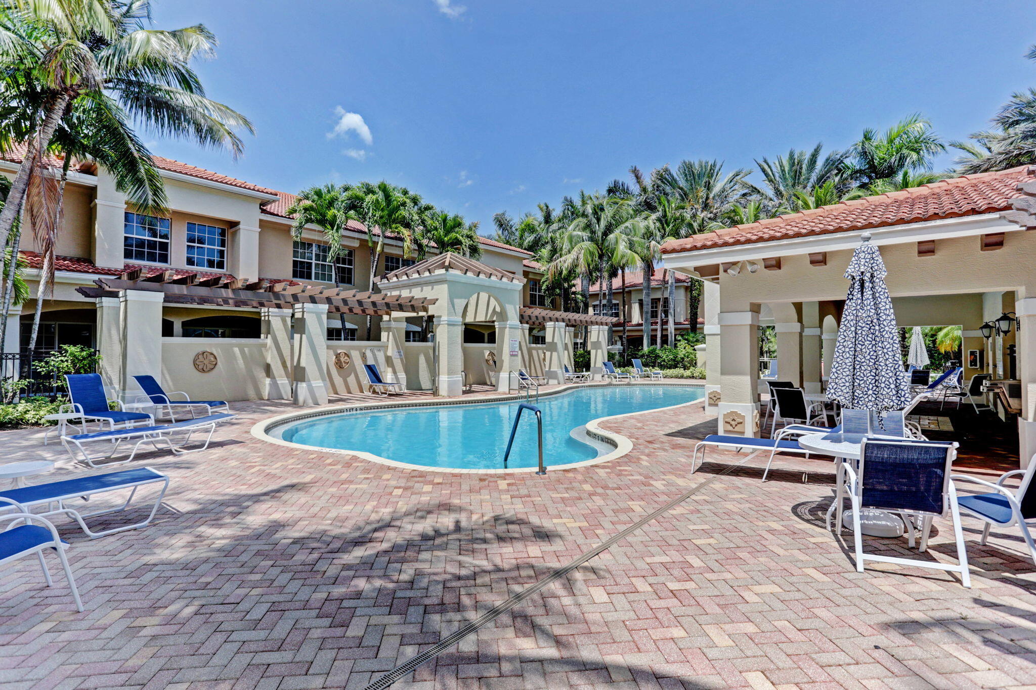 CIELO TOWNHOMES AT SHOPS OF DONALD ROSS - Residential