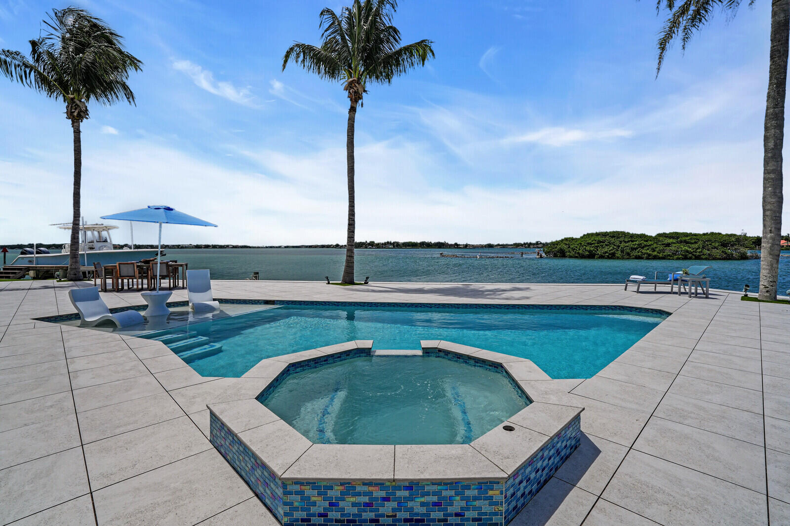RIO VISTA OF ISLAND SHORES - Residential