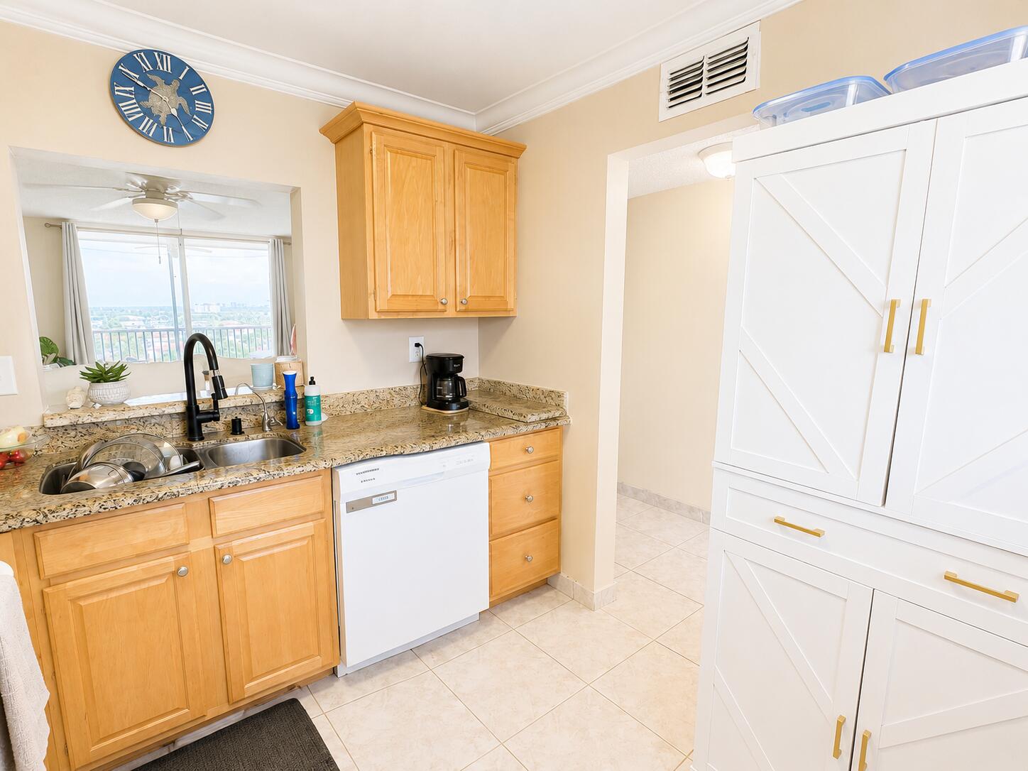 DELPHI TOWERS CONDO - Residential Lease