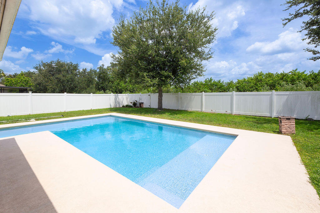 PALM LAKES GARDENS - Residential