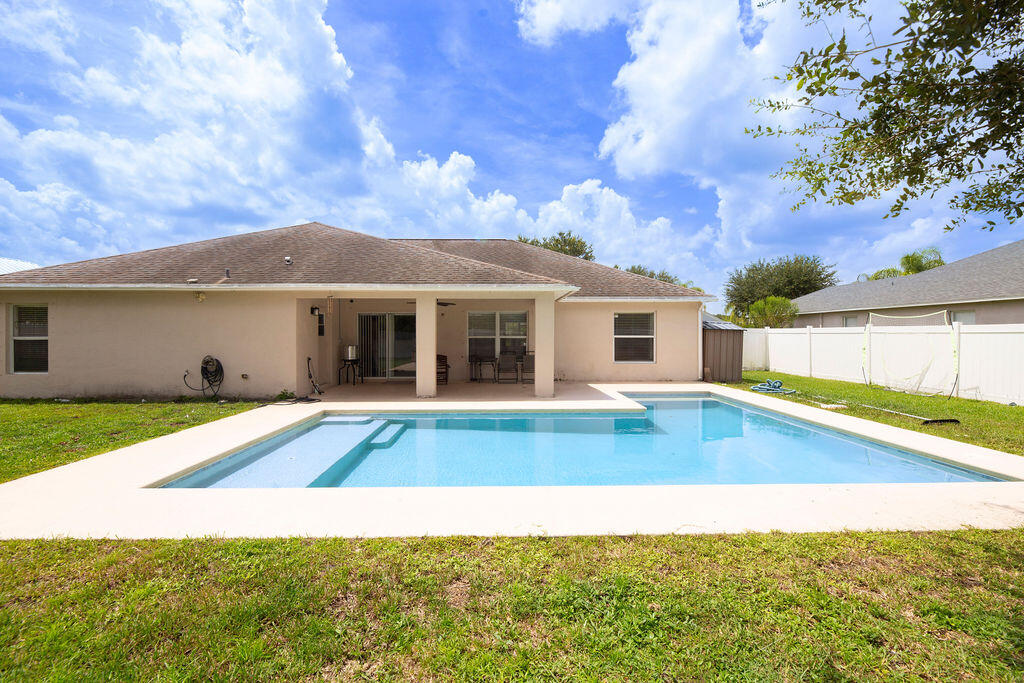 PALM LAKES GARDENS - Residential
