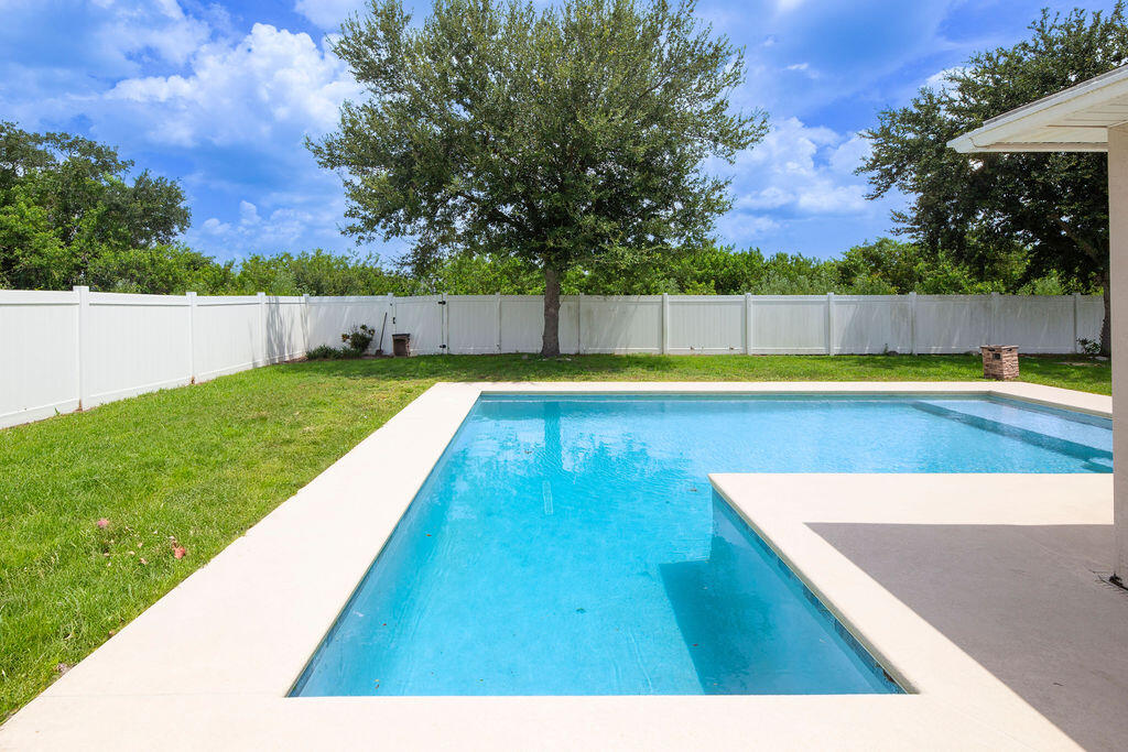PALM LAKES GARDENS - Residential