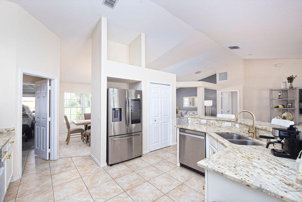 PALM LAKES GARDENS - Residential
