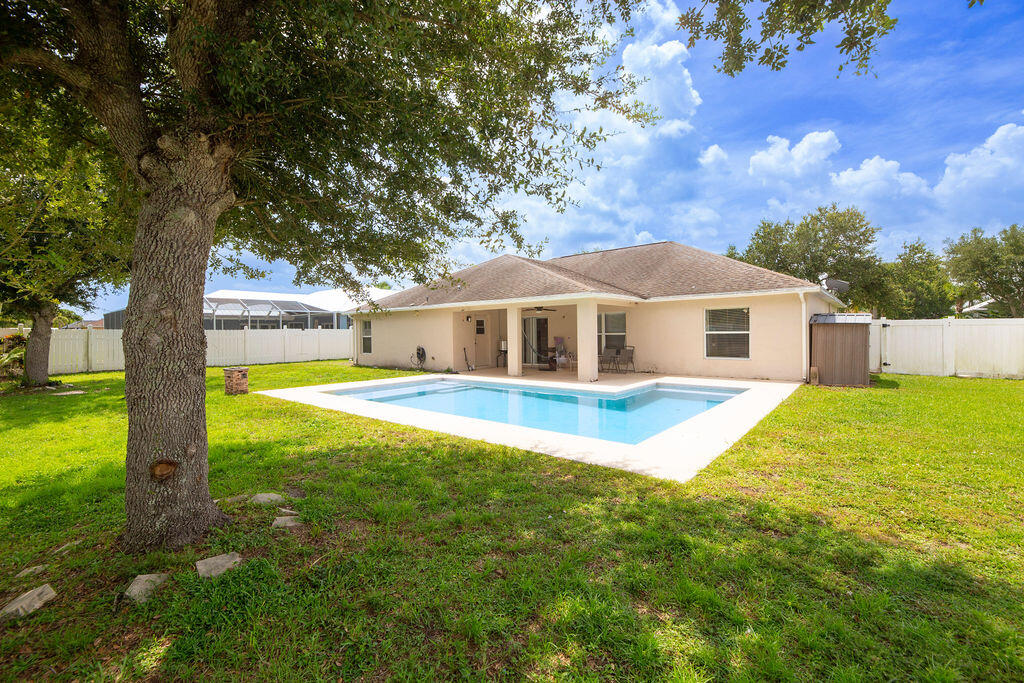 PALM LAKES GARDENS - Residential