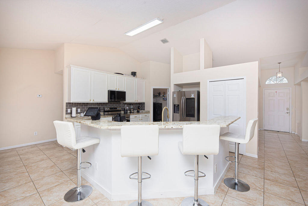 PALM LAKES GARDENS - Residential