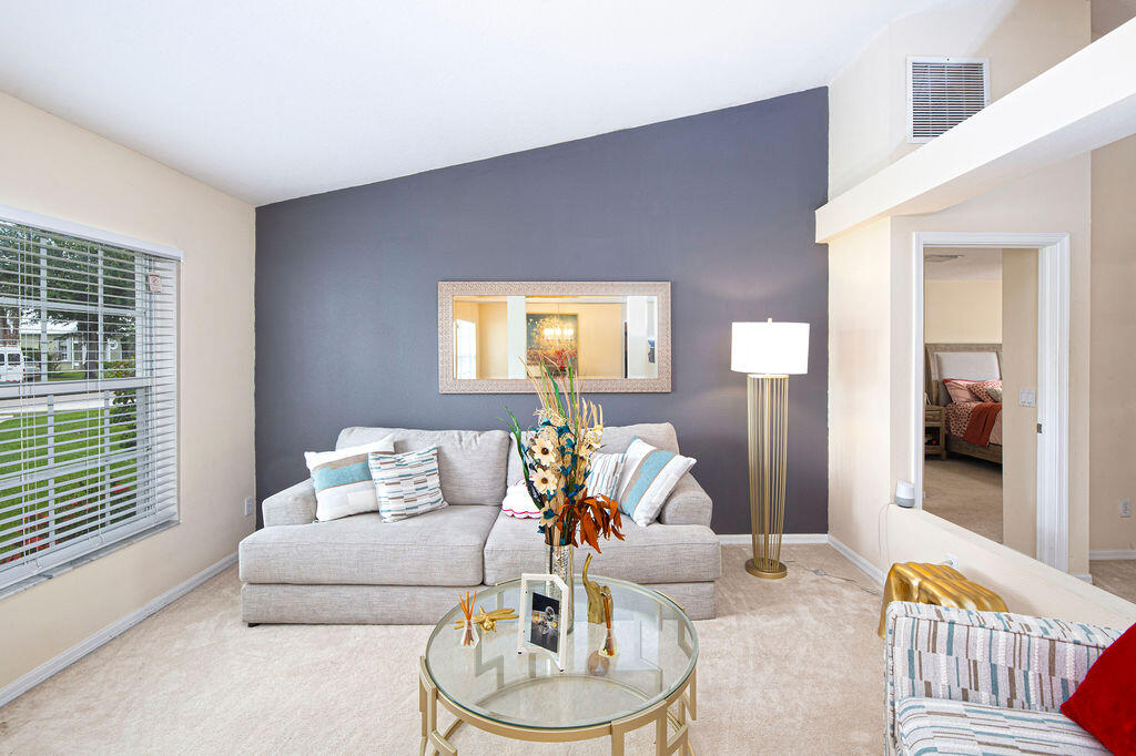 PALM LAKES GARDENS - Residential