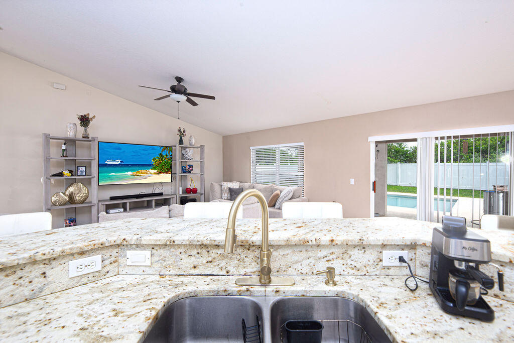 PALM LAKES GARDENS - Residential