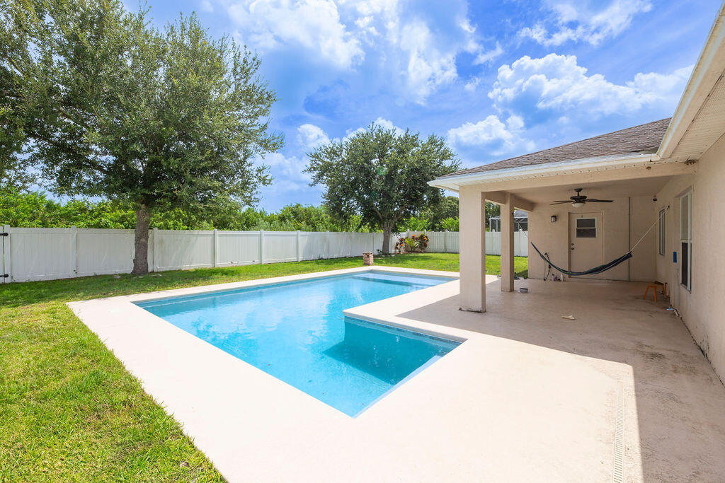 PALM LAKES GARDENS - Residential