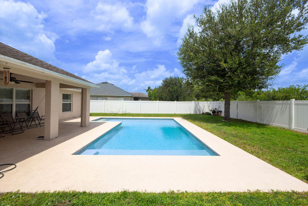 PALM LAKES GARDENS - Residential