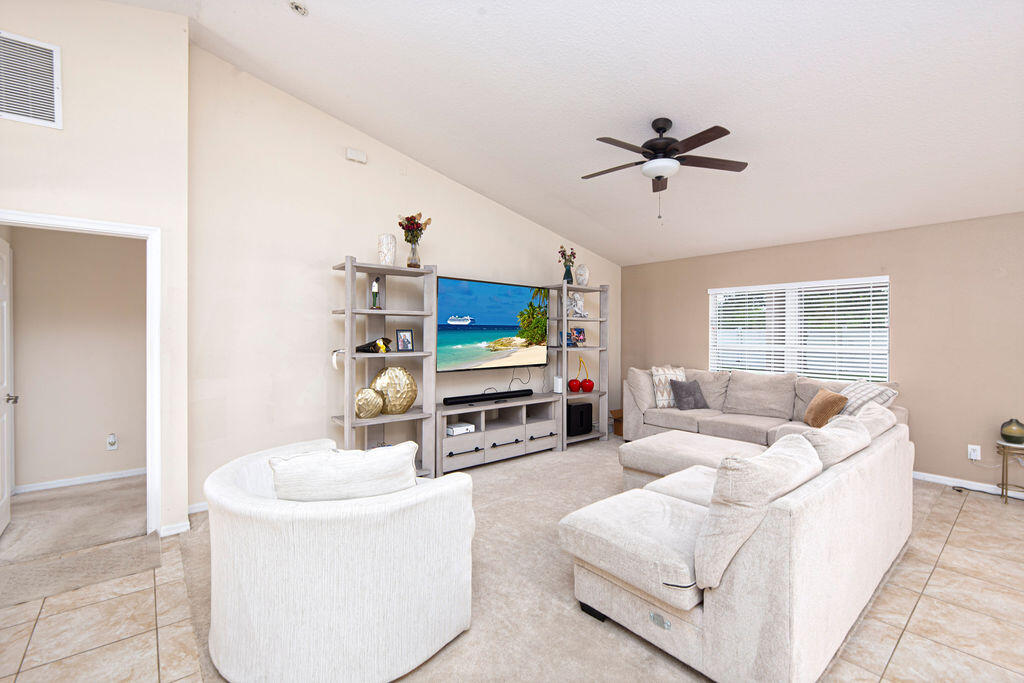 PALM LAKES GARDENS - Residential