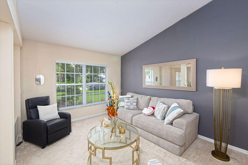 PALM LAKES GARDENS - Residential