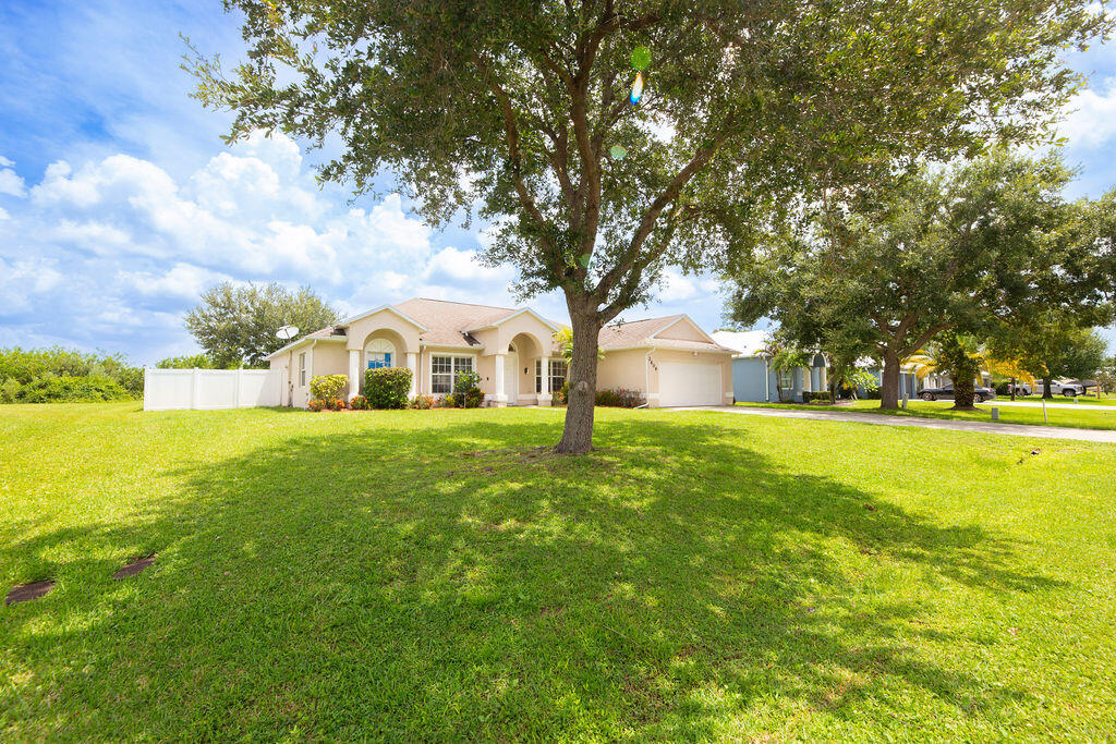 PALM LAKES GARDENS - Residential