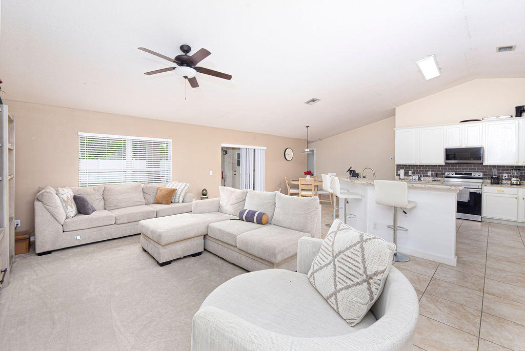 PALM LAKES GARDENS - Residential