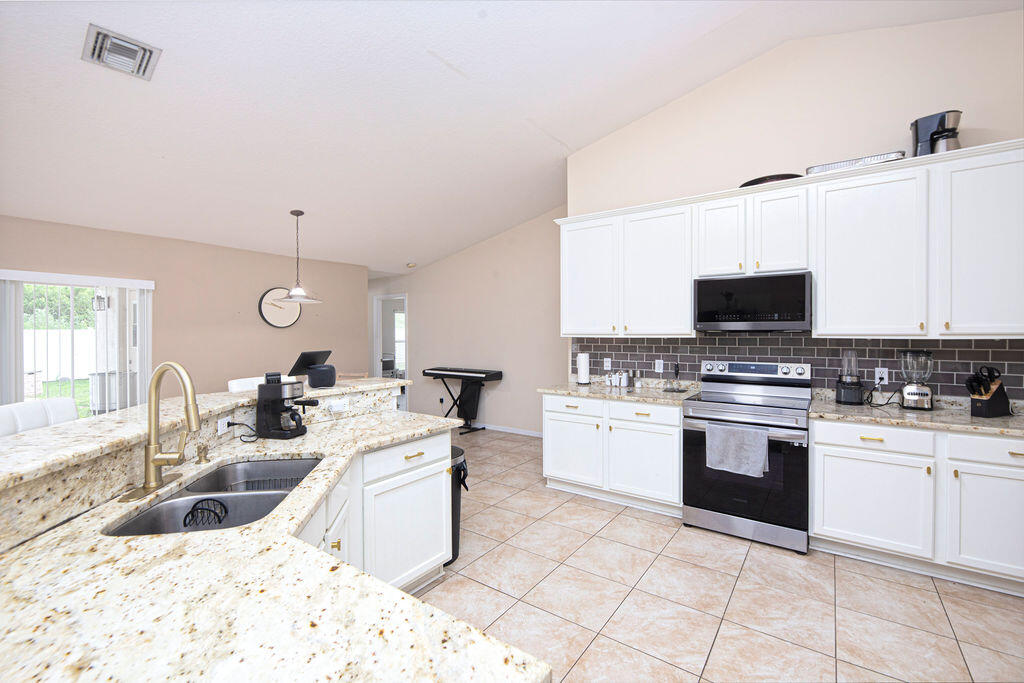 PALM LAKES GARDENS - Residential