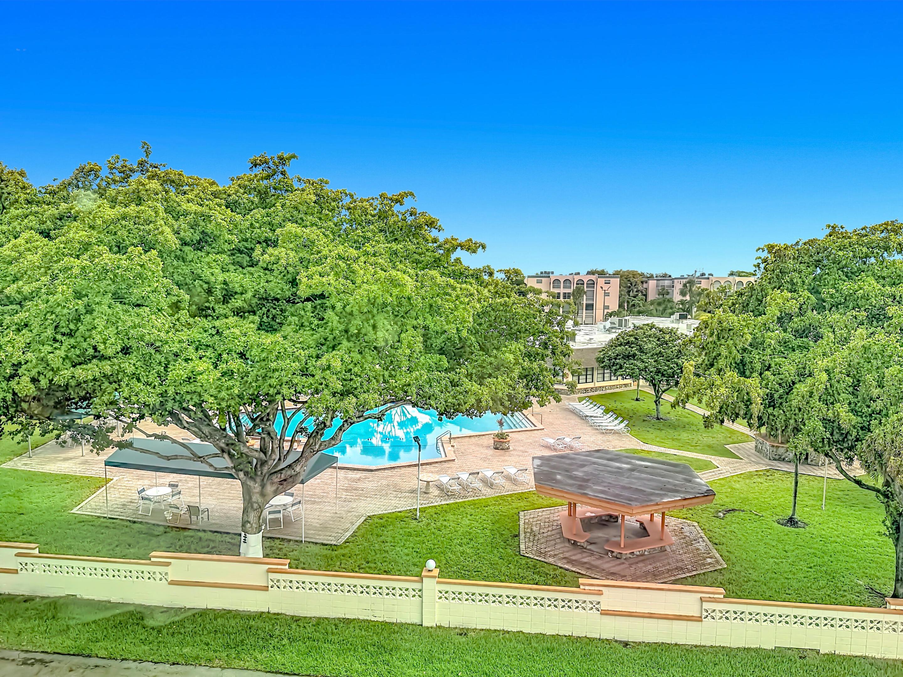GARNET CONDO - Residential