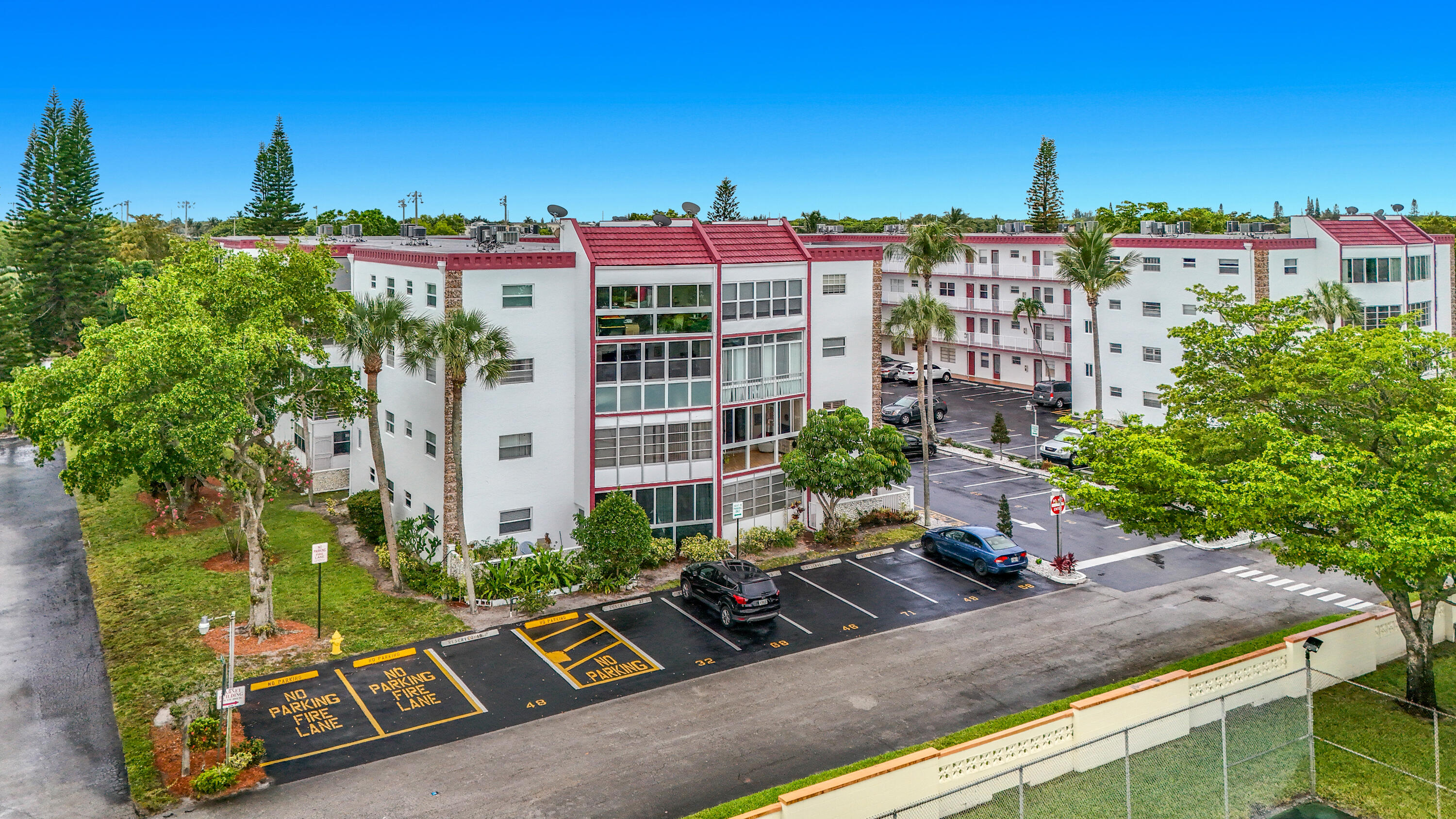 GARNET CONDO - Residential
