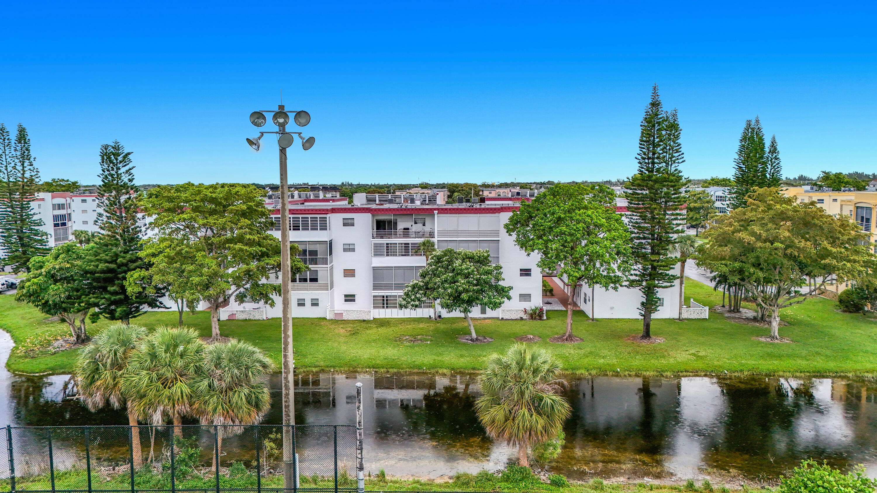 GARNET CONDO - Residential