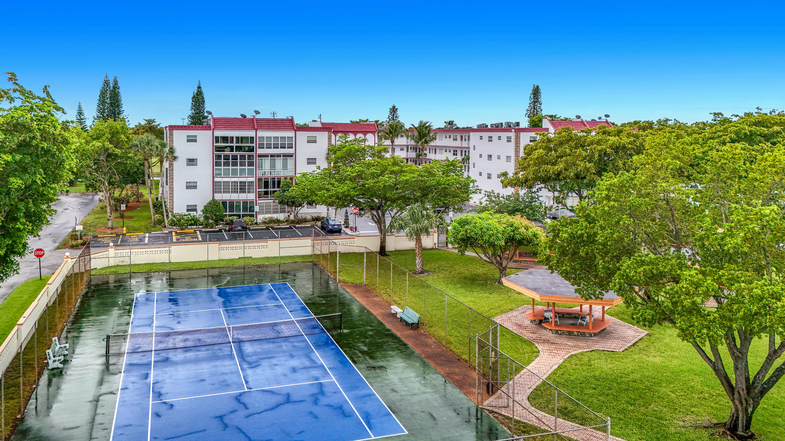 GARNET CONDO - Residential