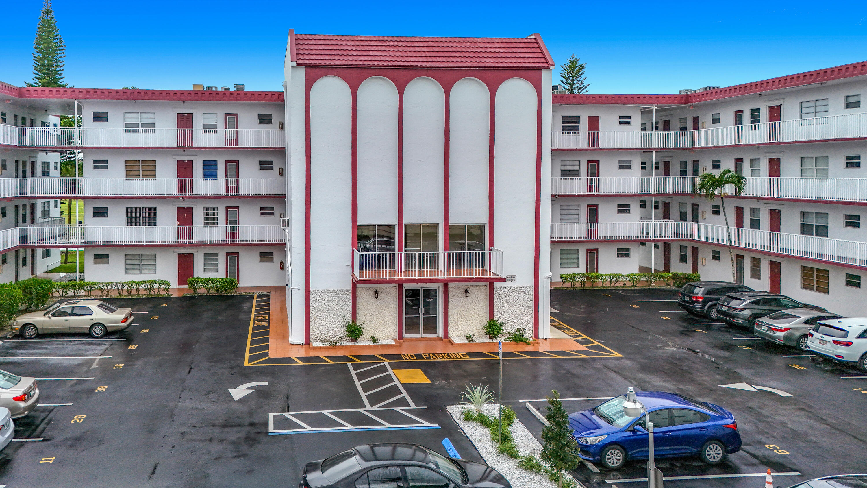 GARNET CONDO - Residential