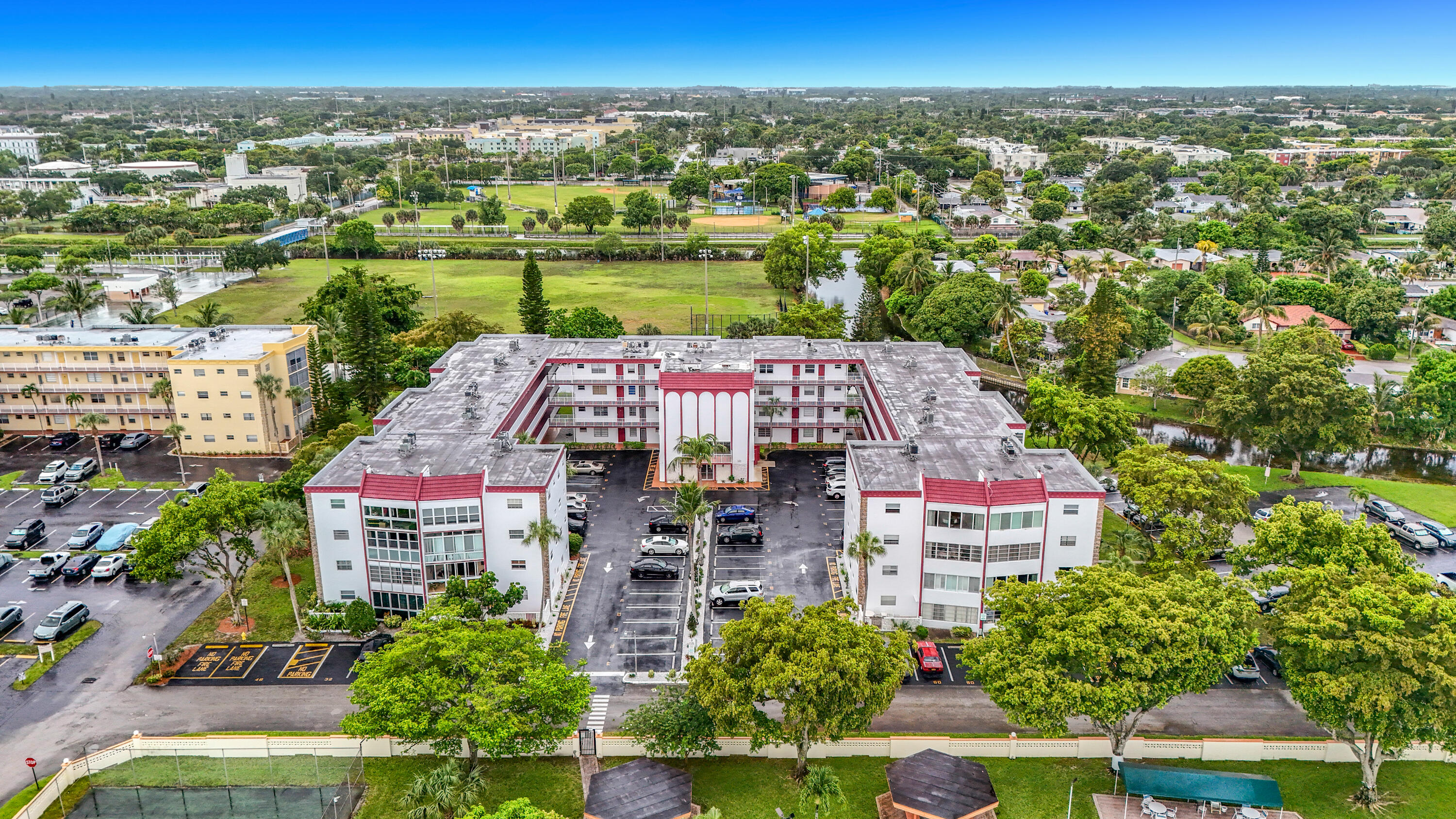 GARNET CONDO - Residential