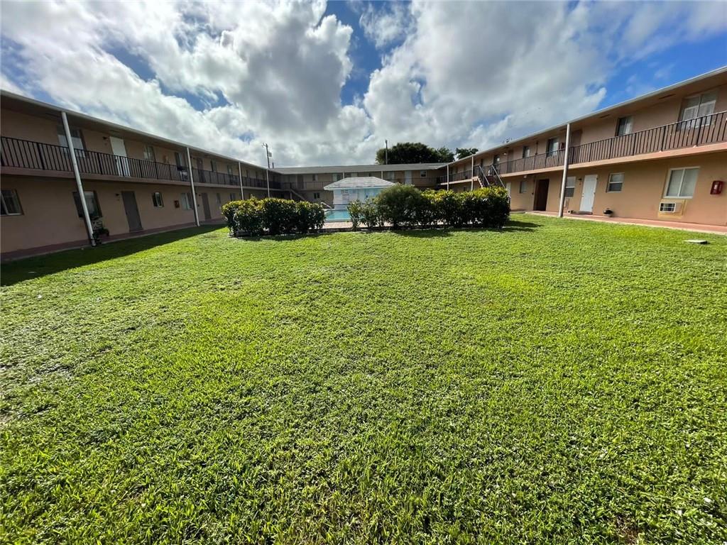 Great opportunity for investors! Renovated property and rented. Unique Garden view unit in ENCLAVE AT CROWN PARK CONDO completely renovated with 1 bedroom and 1 bathroom. Comfortable, elegant and luminous unit. The property has ceramic in the entire unit. Great amenities:  pool and  fitness center and tennis court. Rented for $900.00 until 05/31/2022.  ONLY Cash offers. Do not disturb the tenants. First send an offer to show. Great opportunity for investors! Renovated property and rented. Unique Garden view unit in HERITAGE CIRCLE CONDO completely renovated with 1 bedroom and 1 bathroom. Comfortable, elegant and luminous unit. The property has ceramic in the entire unit. Great amenities:  pool and  fitness center and tennis court. Rented for $900.00 until 05/31/2022.  ONLY Cash offers. Do not disturb the tenants. First send an offer to show.