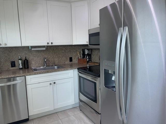 Bright ground-floor corner unit, partially furnished, featuring two spacious bedrooms and one and a half bathrooms. One of the bathrooms includes a walk in tub for added comfort and accessibility. The kitchen is equipped with stainless steel appliances. Located in the vibrant Century Village Boca Raton (55+ community), this residence offers access to an expansive clubhouse with resort style amenities. Enjoy swimming, tennis, lifelong learning classes, arts and crafts rooms, and a variety of entertainment events. Good for Residents or investment, you can rent the first year. Stay active in the fully equipped fitness center, Cable, water, and 24/7 manned gate security are included in the HOA. Firpta