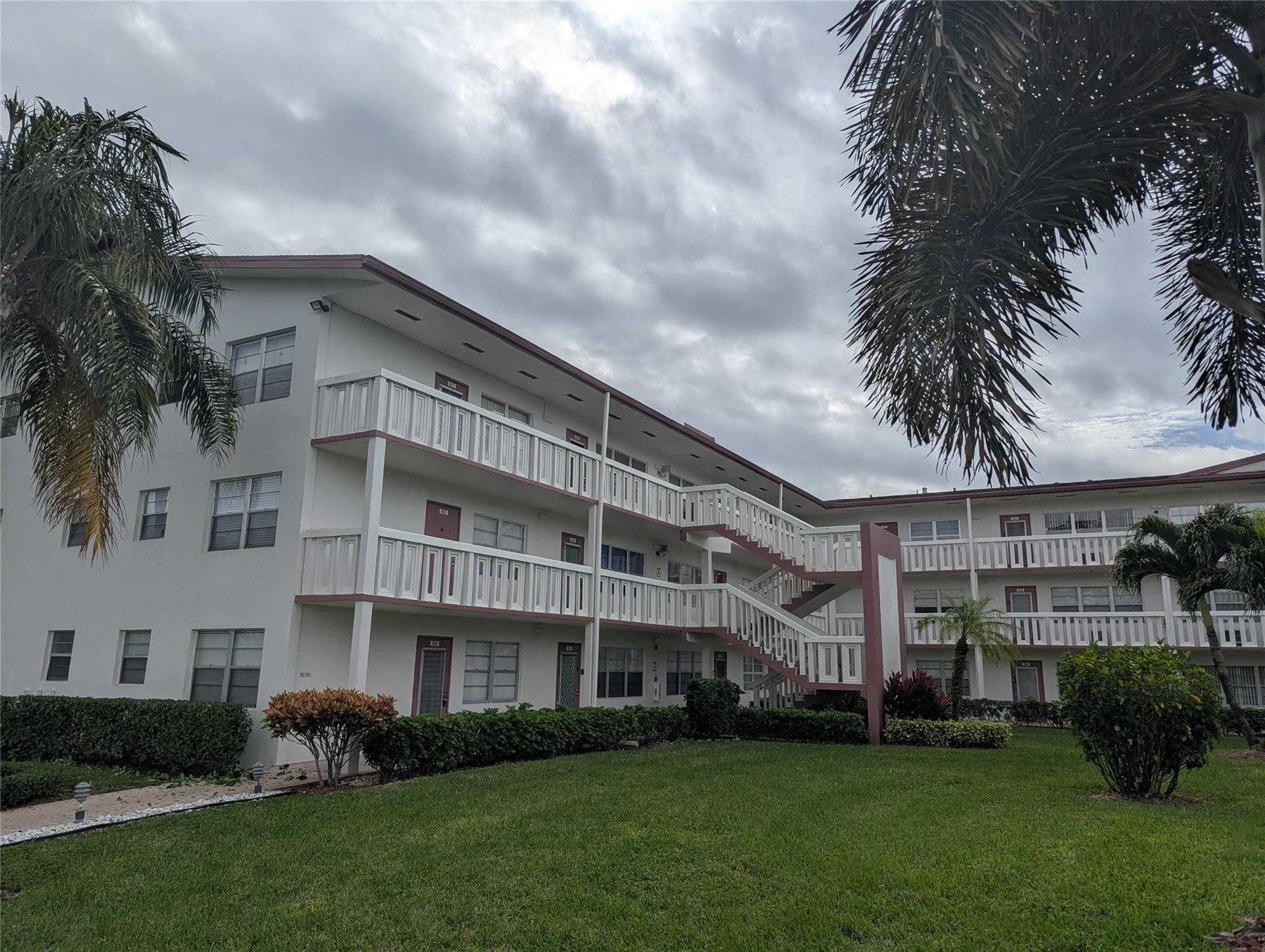 FANSHAW AT CENTURY VILLAGE CONDO - Residential