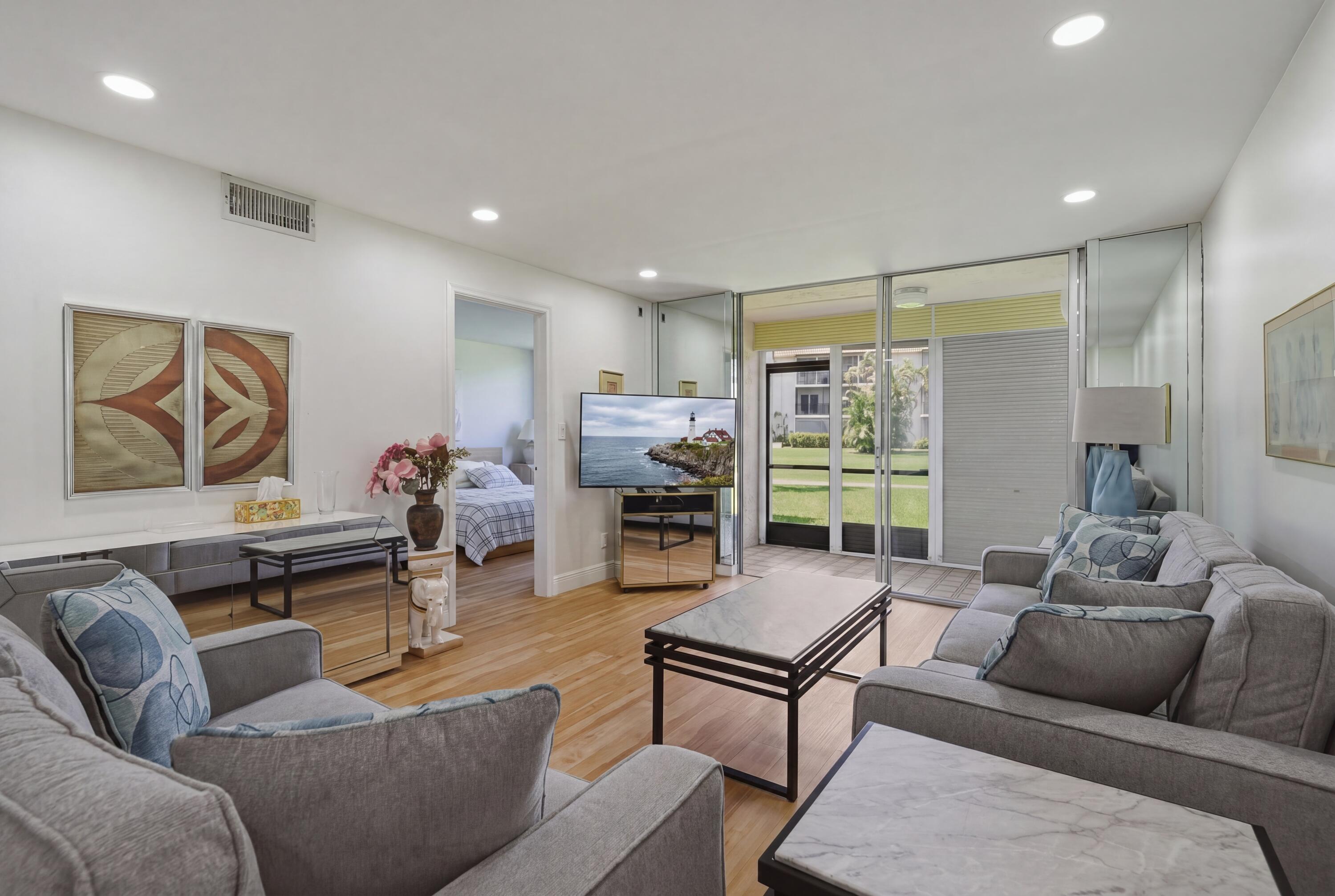 HOLLYBROOK GOLF & TENNIS CLUB - Residential