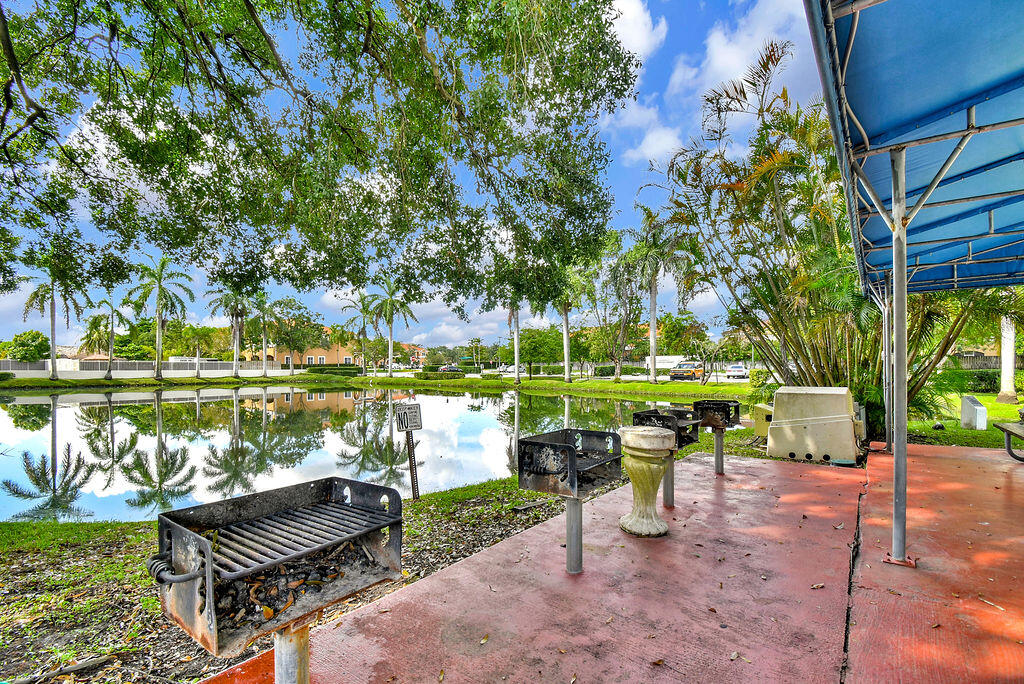 GATE THREE CONDO - Residential