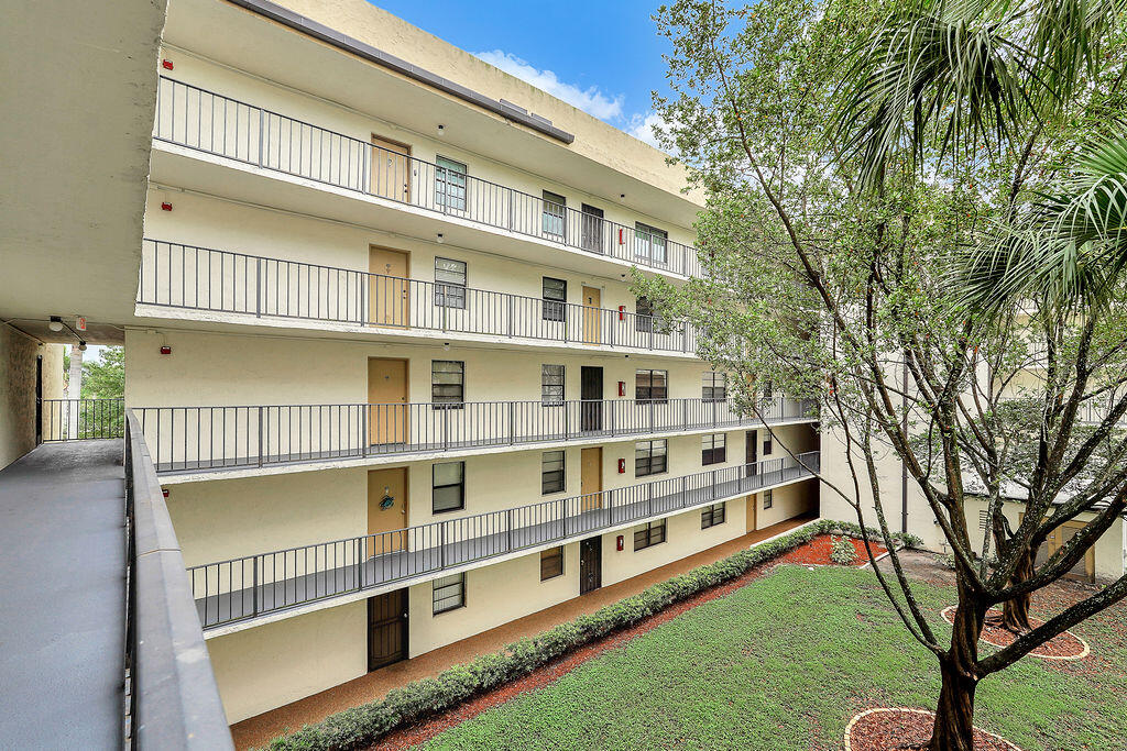 GATE THREE CONDO - Residential
