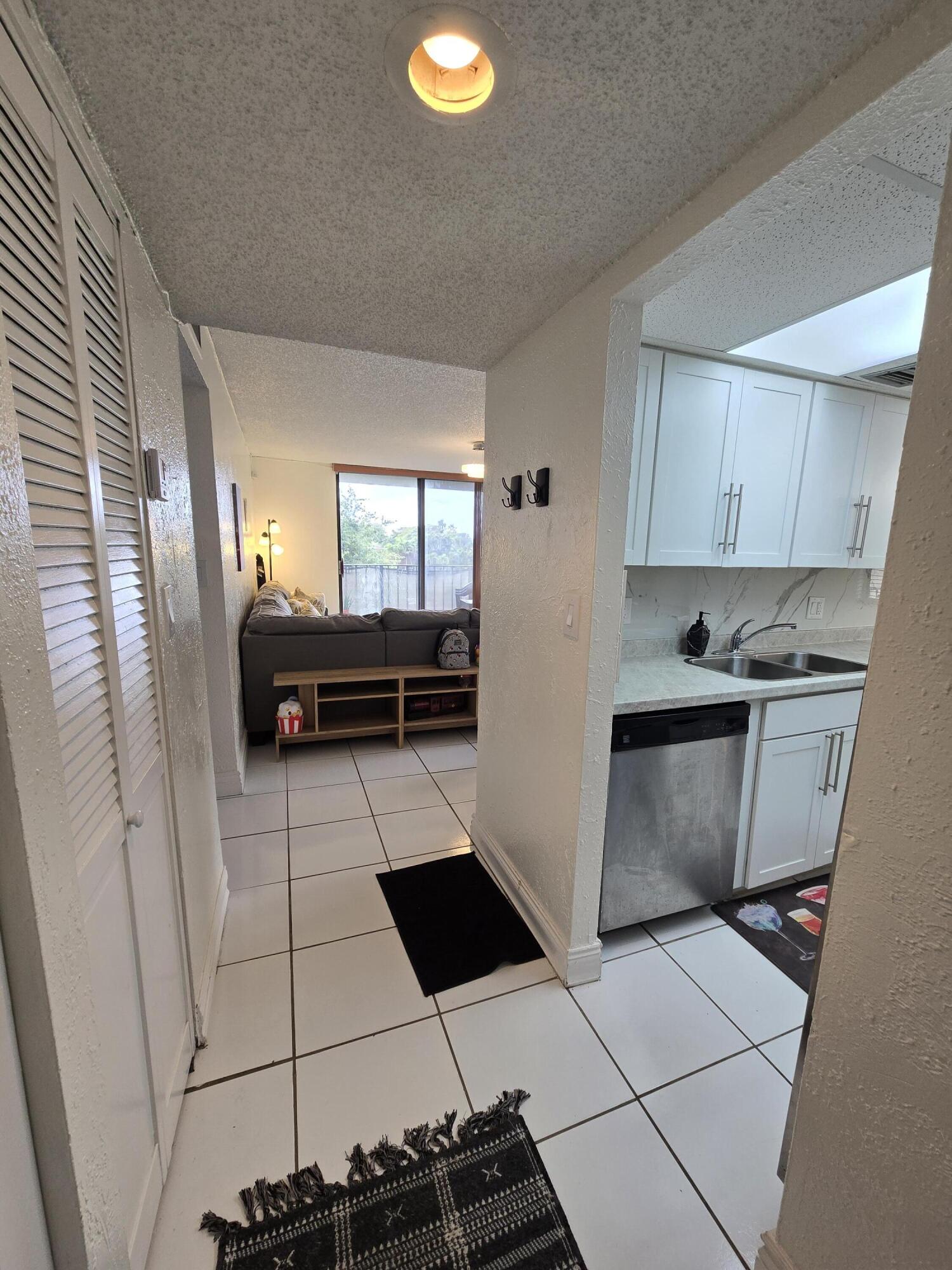 GATE THREE CONDO - Residential