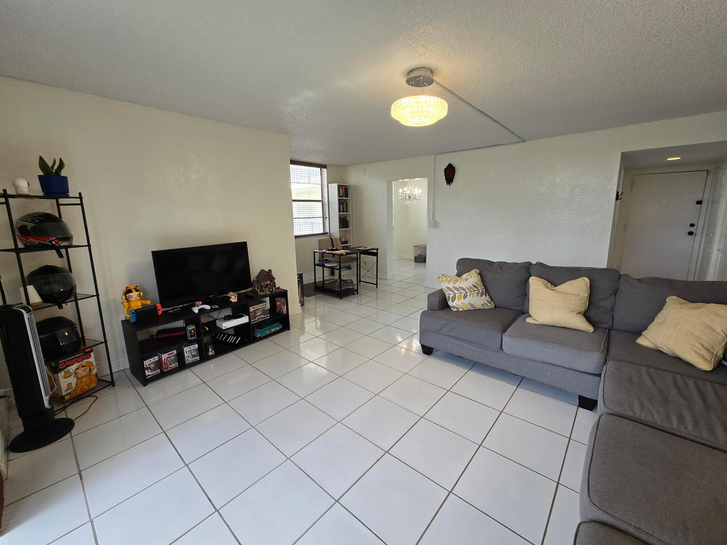 GATE THREE CONDO - Residential