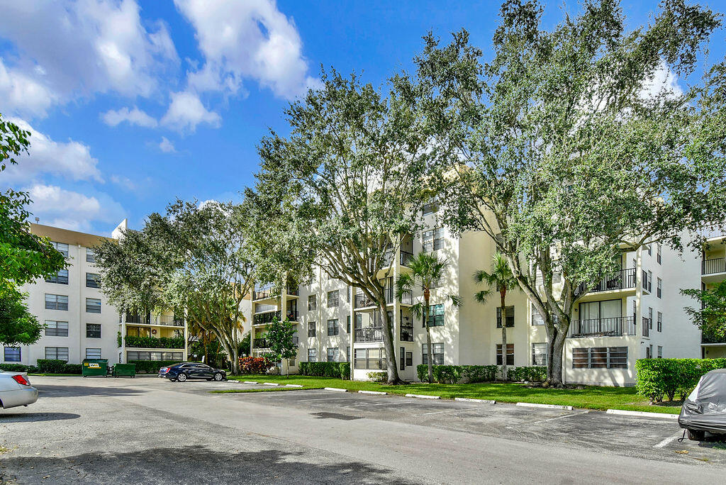 GATE THREE CONDO - Residential