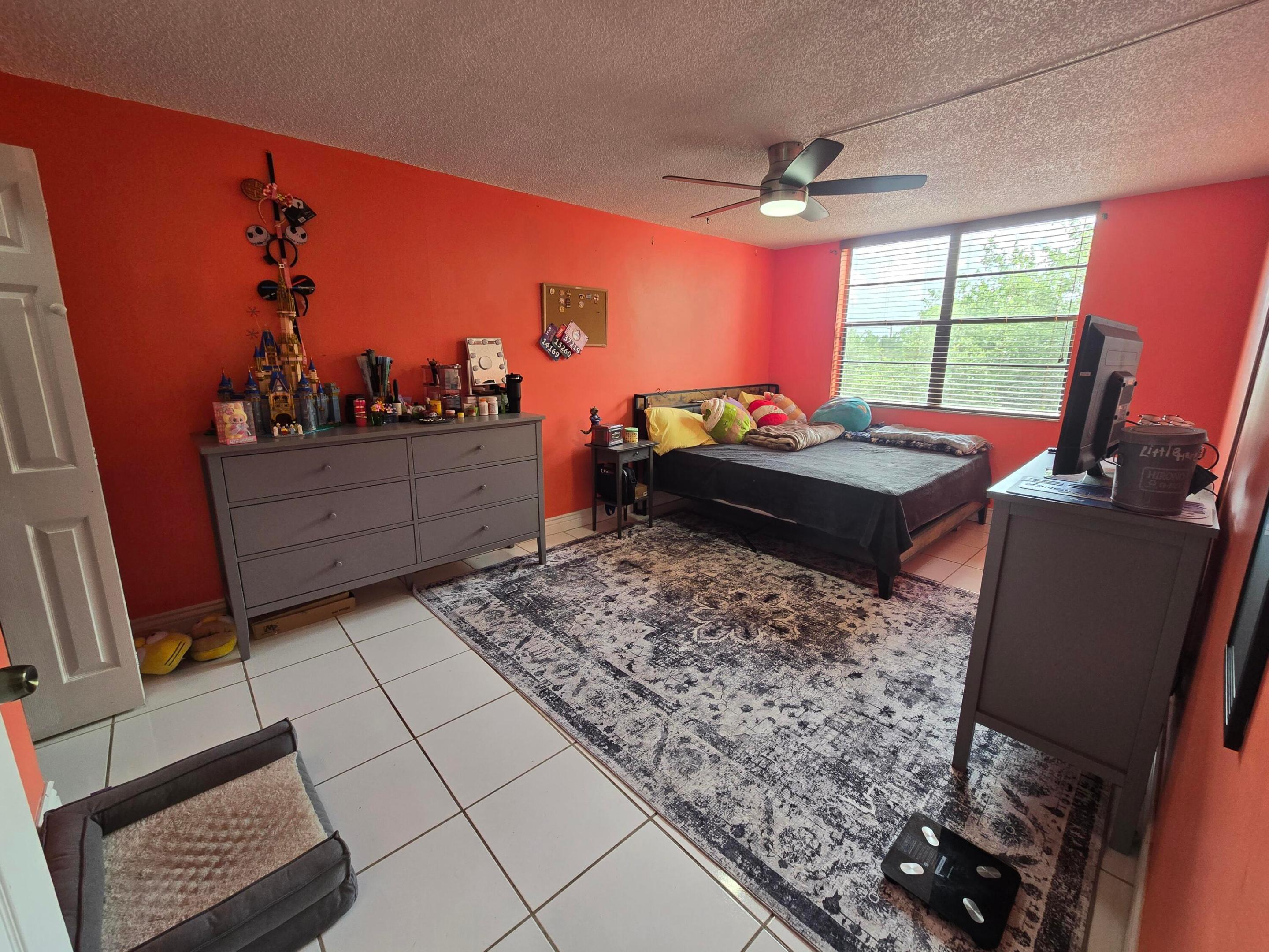 GATE THREE CONDO - Residential