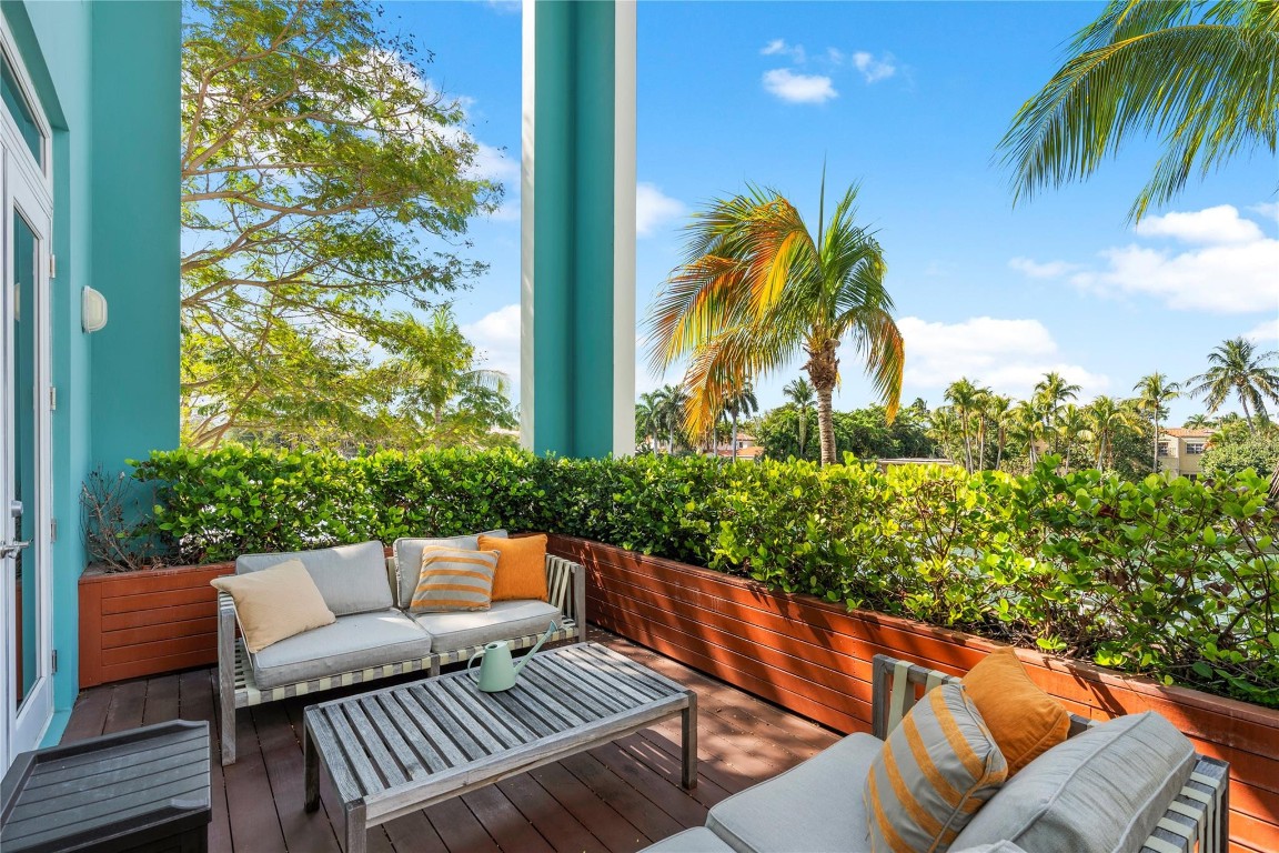 AQUA AT ALLISON ISLAND - Residential
