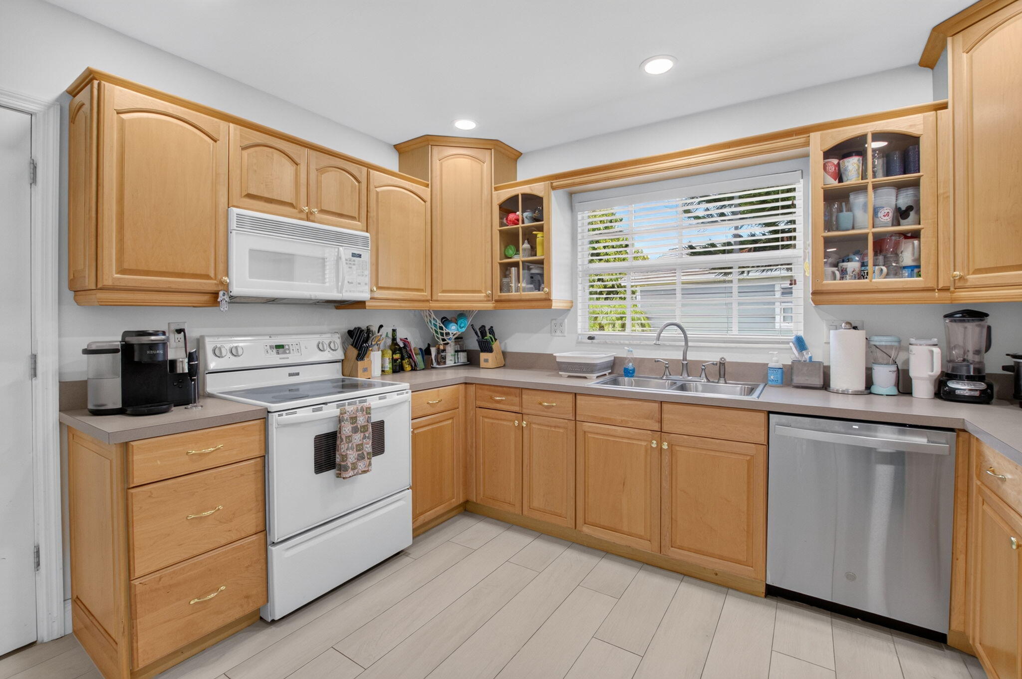 DELRAY DUNES HOLLY VILLAS CONDO - Residential