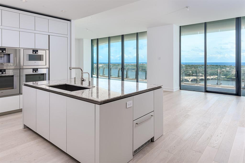 BRISTOL CONDO - Residential