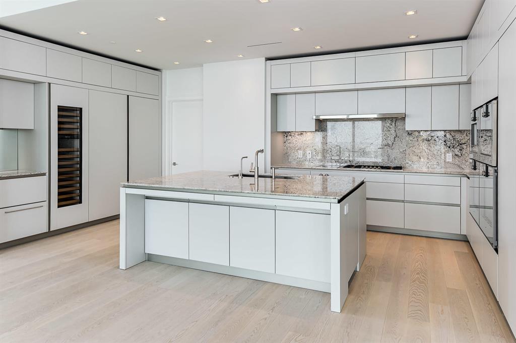 BRISTOL CONDO - Residential
