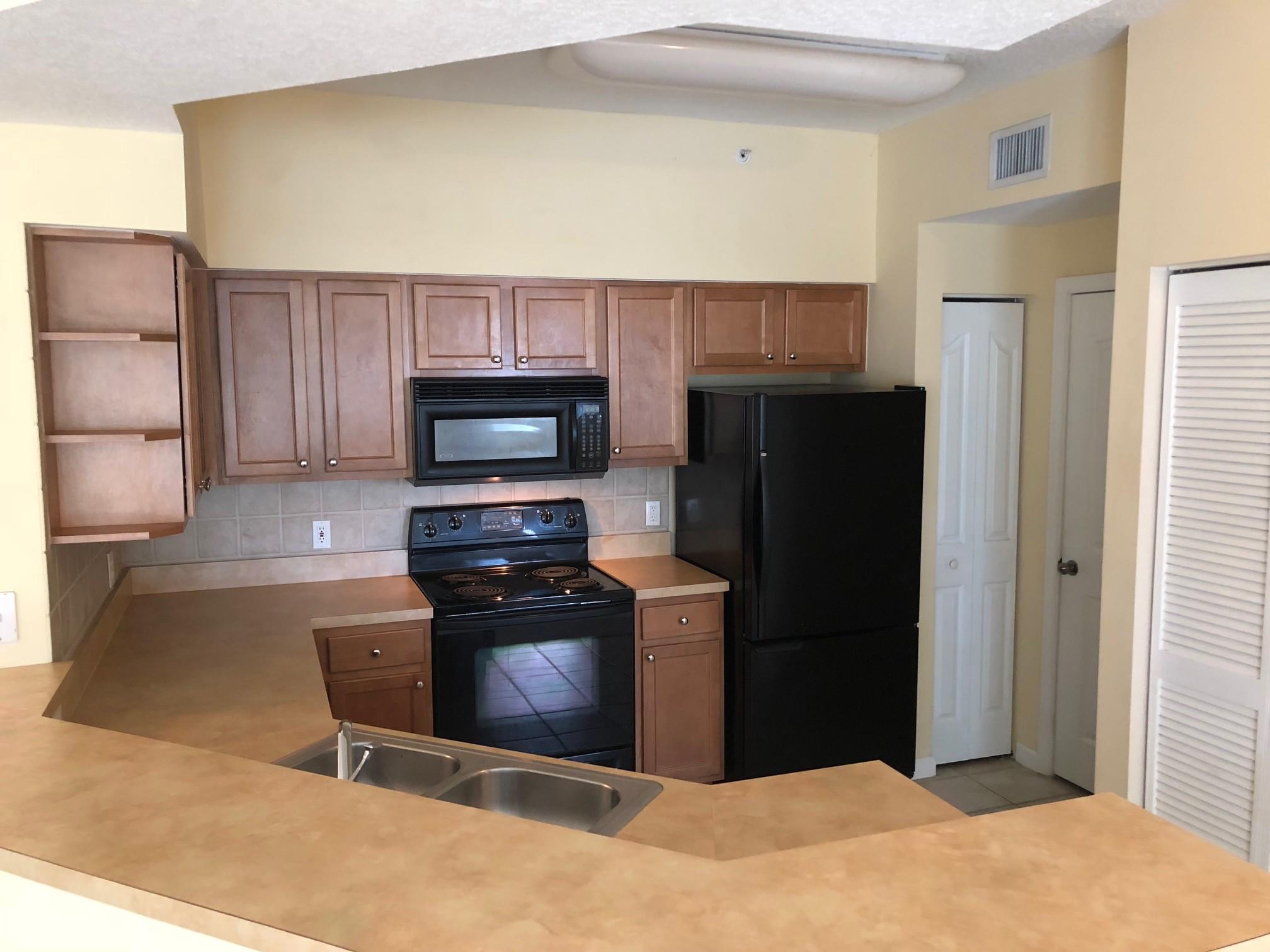 Spacious 1/1 on second floor.
Great location. Well maintained Gated community. Nice amenities. 
 Ceiling fans in every room, Crown Molding, Full size Washer/Dryer in the unit, Walk in closet. Great Balcony with serene view. Newer A/C and Water heater 


WATER INCLUDED

Pets are welcome with restrictions and fee. Small pets only. No aggressive breeds.

 2 months security, no last month required